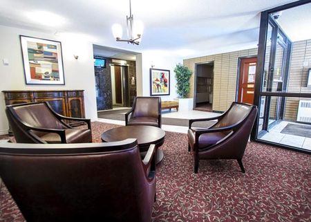 Oxford Park Towers - Photo 3