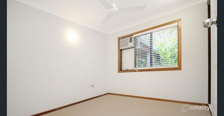 Charming Flood Free Family Home, Steps from Ross River and Parks - Photo 4