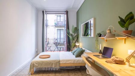 Room in a shared 6-bedroom apartment for rent in El Raval - Photo 4