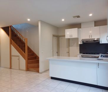 2/35 Angus Drive, Glen Waverley - Photo 1