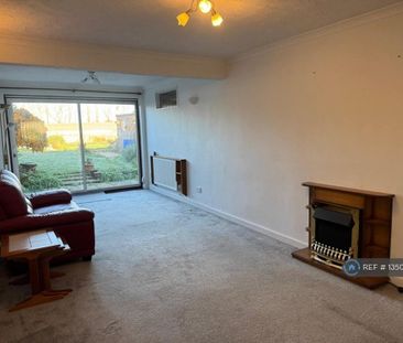 3 bedroom semi-detached house to rent - Photo 1