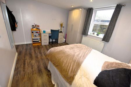 3 bedroom flat to rent - Photo 3