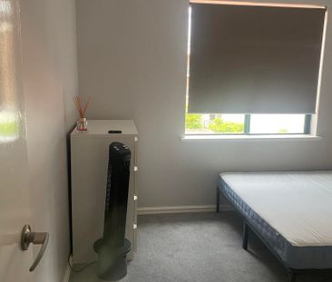 East Perth - Photo 6