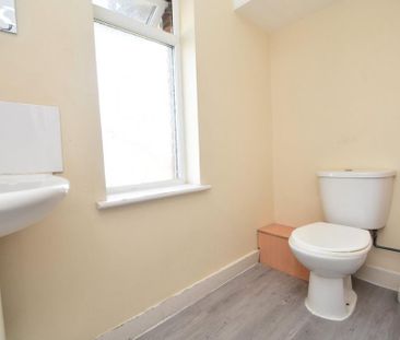 4 bedroom flat to rent - Photo 4