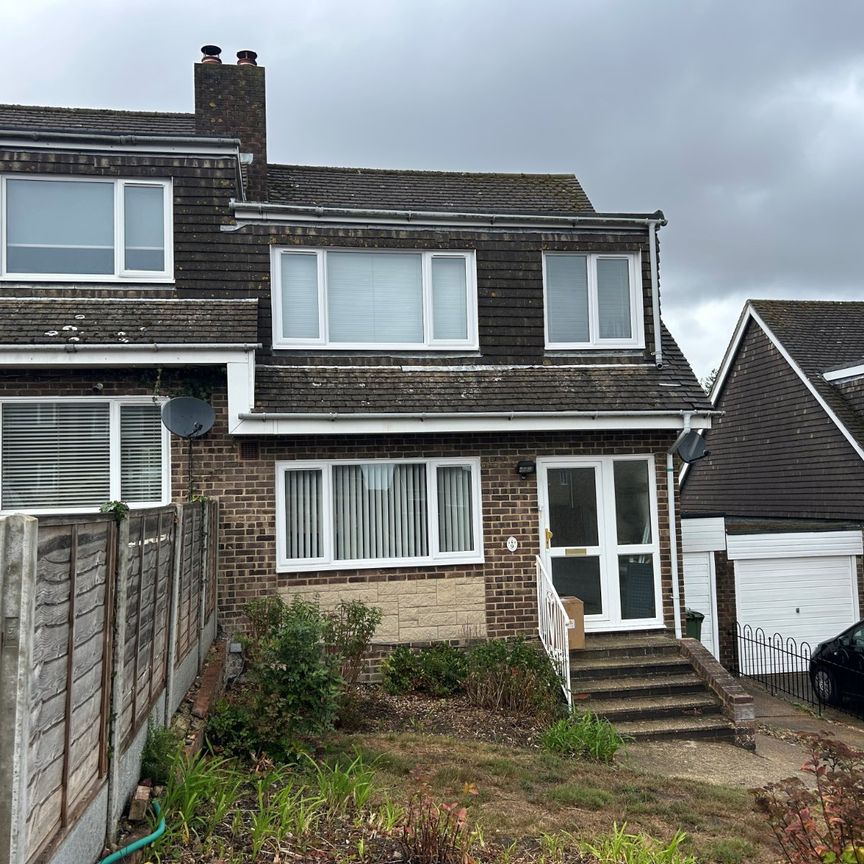 3 bedroom semi-detached house to rent - Photo 2
