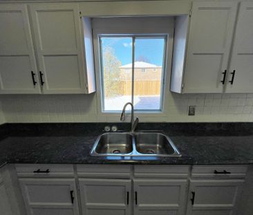 For Lease - 567 Millard Street, Whitchurch-Stouffville, Ontario - Photo 5