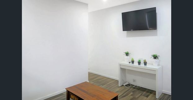 Modern Residence In Convenient Location - Photo 1