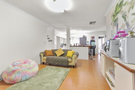 Family Home with Ducted Evap Air - Photo 2