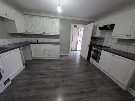 3 bedroom semi-detached house to rent - Photo 5