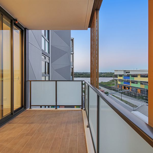 Nearly Brand New 2 Bedroom Apartment - To be the first Inspection! - Photo 1