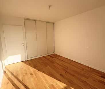 Location Appartement 2 pièces 45m² LES SABLES D OLONNE 85100 - Photo 3