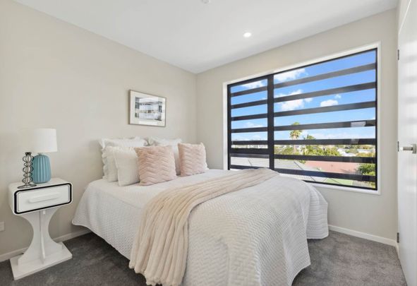 Mangere, 4 bedrooms - Photo 1