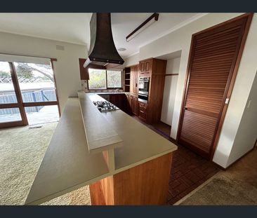 6 Warwick Hill Drive, Point Lonsdale, Vic 3225 - Photo 4