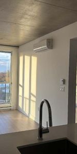 Libre immédiatement Condo 3 1/2 avec chambre fermée dans NDG. Très propre et lumineux. Électroménagers et eau chaude incluses. - Photo 3