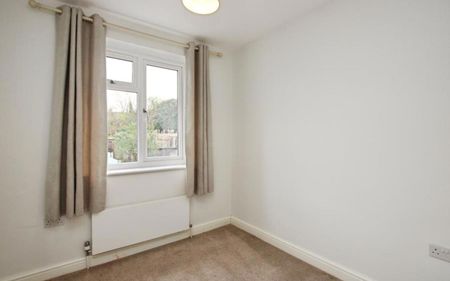 A well-presented three-bedroom family home located on Southmead Road, BS10. - Photo 3