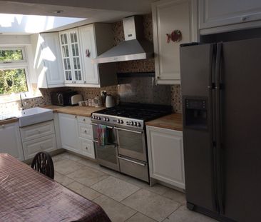 2 Bed Terraced House, Clarendon Road, SW19 - Photo 5