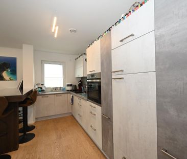 Neuwertige Dachterrassenwohnung mit EBK - Leidenschaft für Wohnen &... - Photo 4