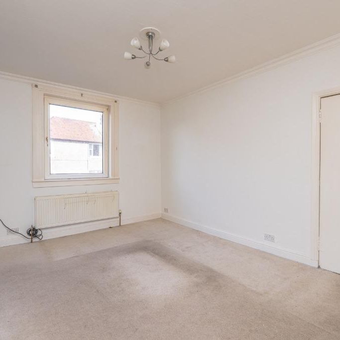 4 bedroom flat to rent - Photo 1