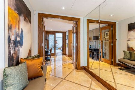 A superb penthouse apartment in Sunningdale. - Photo 3