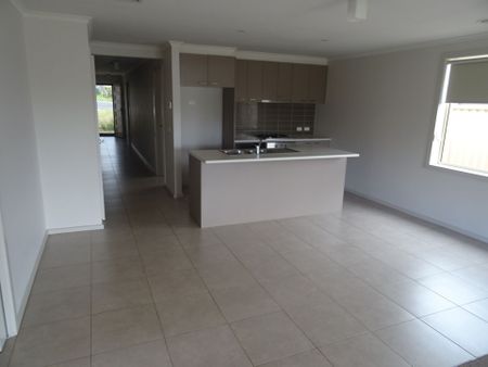 Four Bedrooms, Ensuite, Open Plan Living, Evaporative cooling. - Photo 4