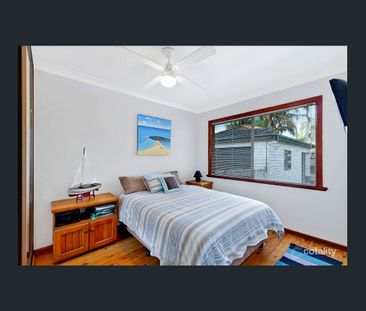 Coastal Charm in a Prime Killarney Vale Location - Photo 4