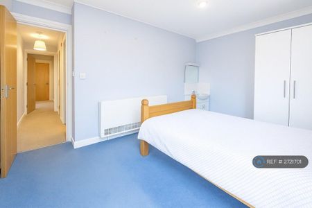 1 bedroom in a house share to rent - Photo 3