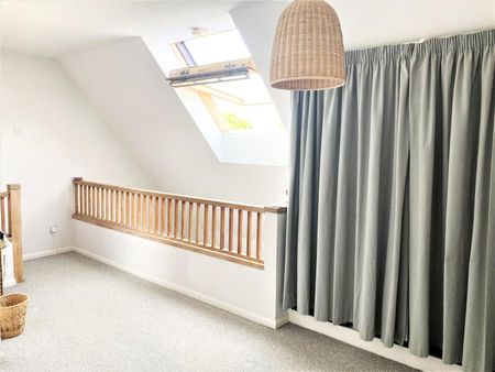 Trenance, Woking, Surrey, GU21 - Photo 4
