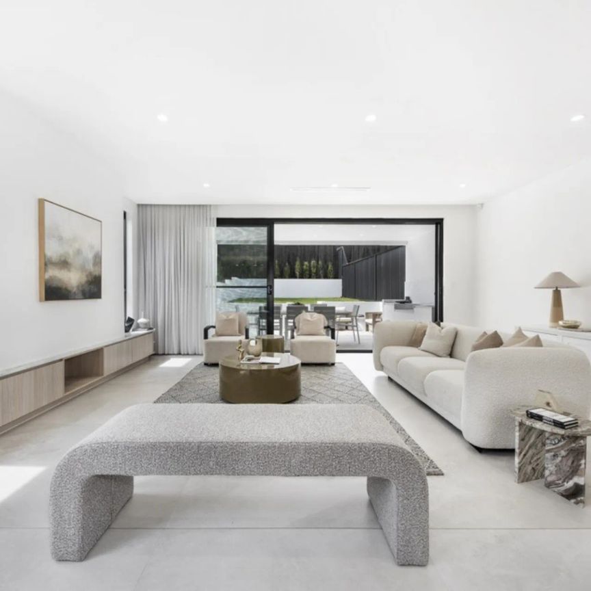 Brand New Luxury Five Bedroom Home in Ultra-Convenient Location - Photo 1