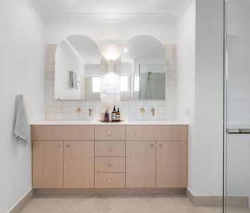 Fully Renovated Top-Floor Residence with Elevated Views, Footsteps from Racecourse Road - Photo 6