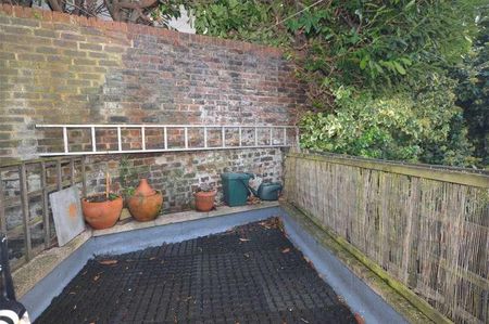 Grovehill Road, Redhill, Surrey, RH1 - Photo 4