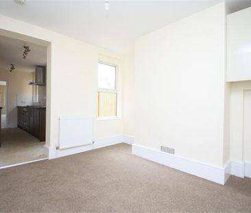 2 bedroom maisonette to rent - Photo 1