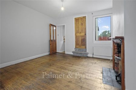 3 bedroom terraced house to rent - Photo 3