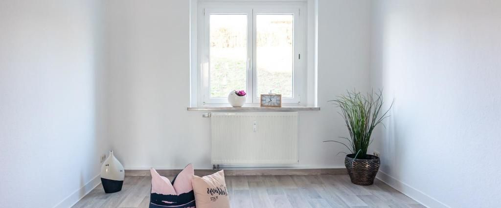 Tolle Altbauwohnung mit Balkon und Tageslichtbad - Photo 1