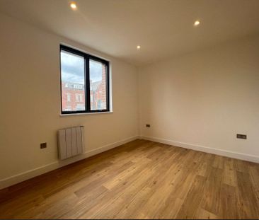 Farnborough Road, Farnborough, Hampshire, GU14 - Photo 3