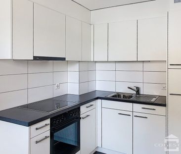 Entièrement rénové, appartement de 3 pièces avec balcon! - Photo 5