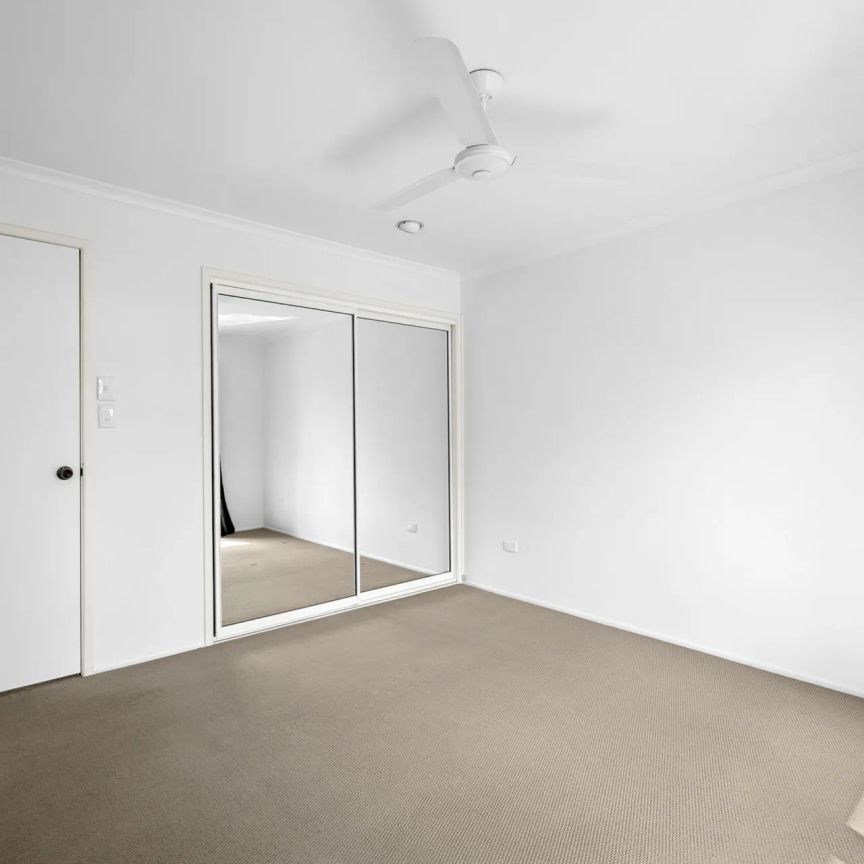 Large family home with ducted air conditioning and pool - Photo 1