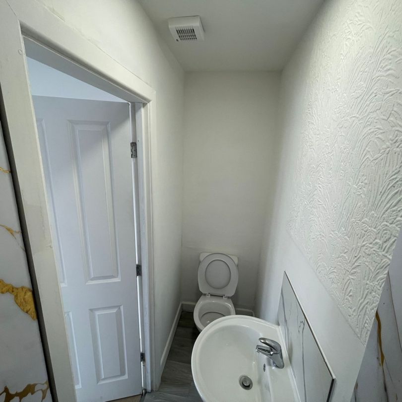 To Let: Albert Terrace - Photo 1