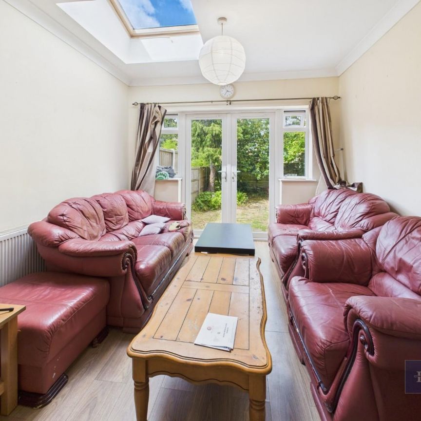 7 bedroom Flat To Let - Photo 1