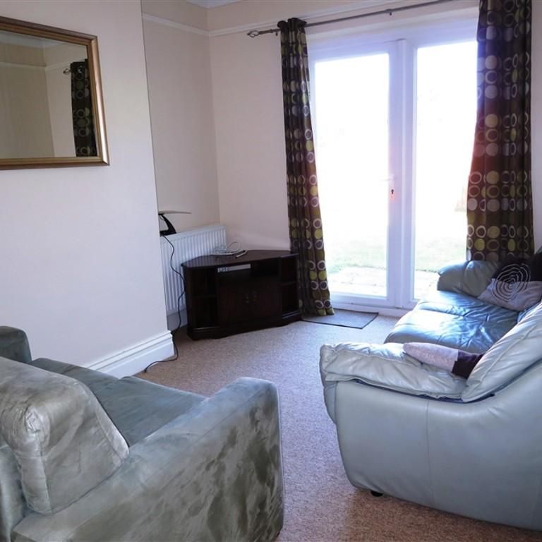 4 bedroom detached house to rent - Photo 1