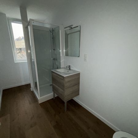 Location Appartement 2 pièces 27m² SABLE SUR SARTHE 72300 - Photo 4