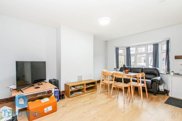 References Pending - 2 bed Mid Terraced House - Photo 1