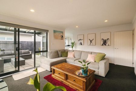 Modern 3 Bed 2 Bath Home | Central Location - Photo 4