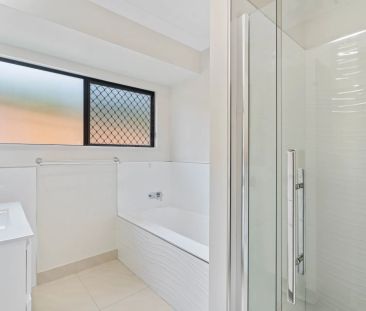 Executive family home with pool and modern comforts - Photo 2