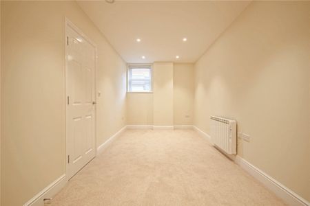 Well Presented 2 bedroom apartment situated in the heart of Ely with excellent access to Ely train station offering direct links to Cambridge and London. Unfurnished. - Photo 5