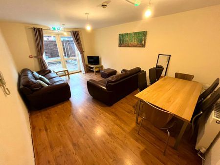 1 bedroom in a house share to rent - Photo 4