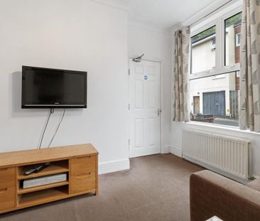 3 bedroom semi-detached house to rent - Photo 6