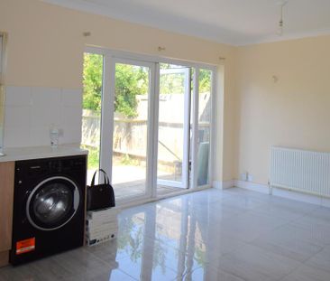 4 bedroom semi-detached house to rent - Photo 6