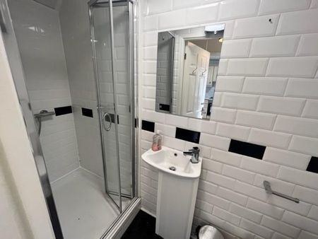 5 bedroom terraced house to rent - Photo 5