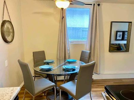 Edmonton Furnished Condo Rental in Glenora - Charming Furnished 1-Bedroom in Glenora – Steps from 124th Street! - Photo 5