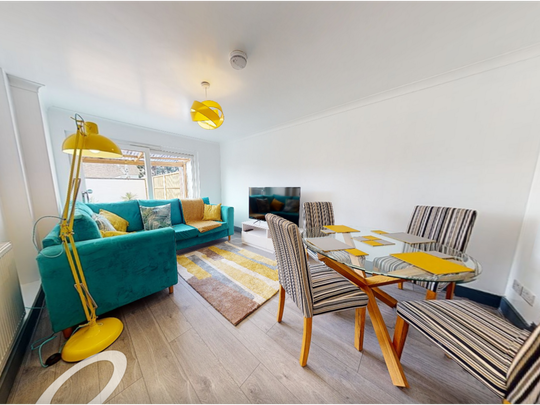 1 bedroom in a house share to rent - Photo 1